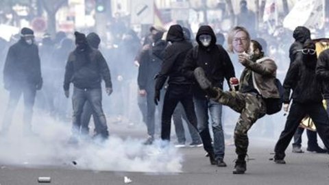 1 Mei: bentrokan di Paris dan Turin