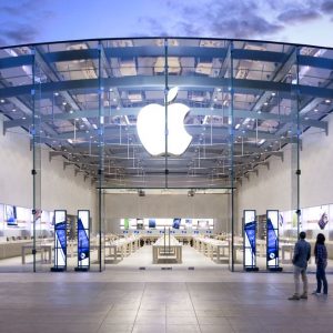 Apple ai massimi spinge il Nasdaq al nuovo record
