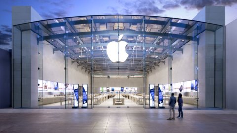 Il taglio dei tassi Usa non eccita le Borse ma Apple vola