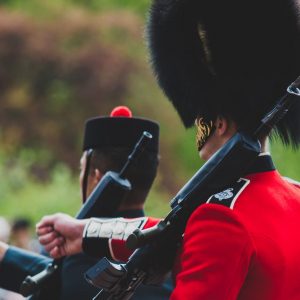 Buckingham Palace, dringende Besprechung: gelb