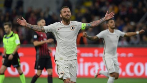 Roma mempermalukan Milan dan melewati Napoli. Inter kalah di Genoa