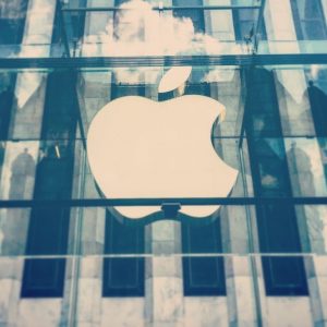 Apple trascina al record Wall Street e la new economy, Cina e India al top