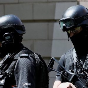 Massacre de Manchester, raids et arrestations (VIDEO)