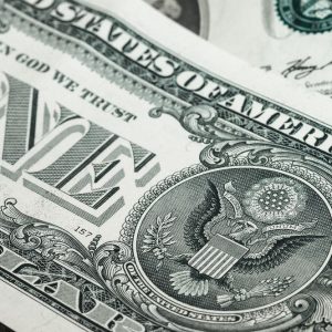 Dollaro record, ma in Borsa la Cina fa più paura della Fed