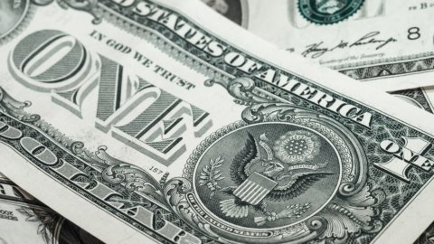 Dollaro record, ma in Borsa la Cina fa più paura della Fed