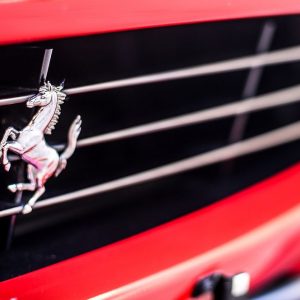 Borsa in rosso: il crollo della Ford travolge anche la Ferrari