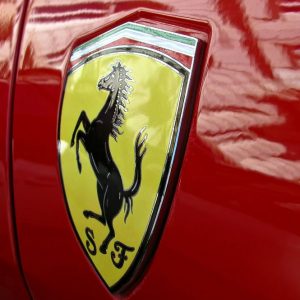 Ferrari menaiki hybrid, 15 model dalam perjalanan. Dan meninjau target