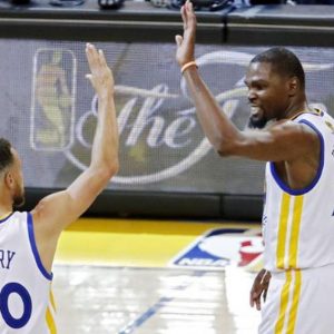 Finali Nba, i Warriors dominano gara-1