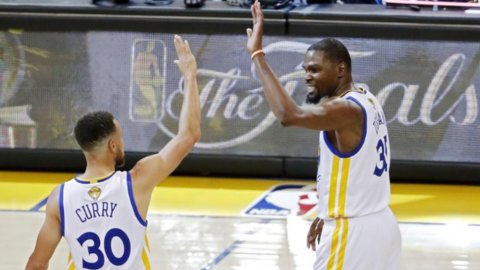 Finais da NBA, os Warriors dominam o primeiro jogo