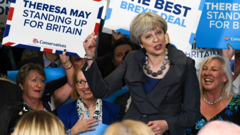 Elezioni UK: May vince ma non ha più la maggioranza