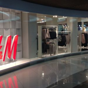 H&M fecha 4 lojas na Itália: lojas fechadas no sábado devido à greve