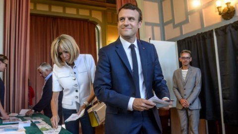 Francia, legislativo: Macron gana sin duda, Le Pen fracasa. Récord de abstención