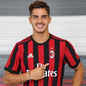 Milan: după André Silva vine Borja Valero. Manevrele lui Inter și Juve