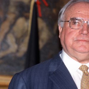 Kohl, ayah dari Jerman bersatu, meninggal