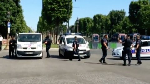 France : attentat des Champs-Elysées