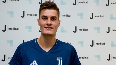 Juve market, first shot: Schick is black and white