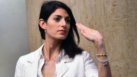 Roma: Raggi assolta, domenica referendum Atac