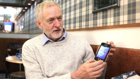 Pemilu Inggris, trik Tinder untuk membantu Corbyn mengambil keputusan