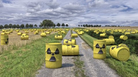 イタリアの原子力：廃棄物の堆積物について話します