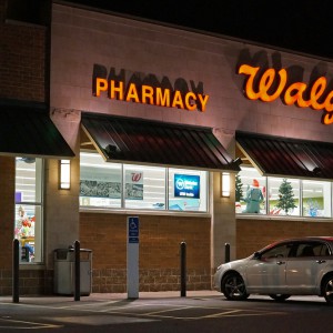 Walgreens инвестирует в китайские аптеки