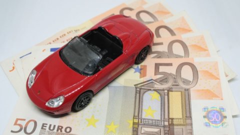 Bollo auto più caro per chi inquina di più: ecco la proposta