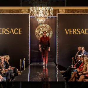 Versace: Umsätze steigen, aber Kosten treiben die Rechnung ins Minus