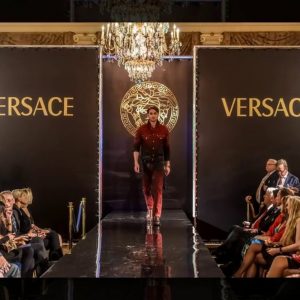 Versace: receita sobe, mas custos mandam contas para o vermelho