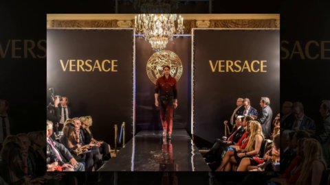 Versace: salgono i ricavi ma i costi mandano i conti in rosso