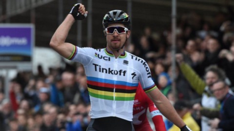 Tournée : Sagan entre en scène et maillot jaune