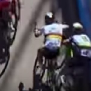 Tour de Francia: Sagan expulsado por darle un codazo a Cavendish (VIDEO)