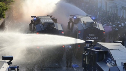 G20 Amburgo, scontri con i manifestanti