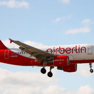 كما تم إقصاء شركة Air Berlin في البورصة وتستغل شركة Lufthansa ذلك