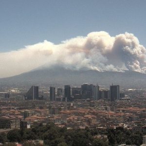 Incendi: dal Vesuvio alla Sicilia è emergenza