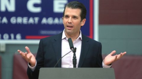 Trump Jr: "Here are the emails with the Russians"