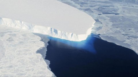 Antarctica, the largest iceberg in history breaks off