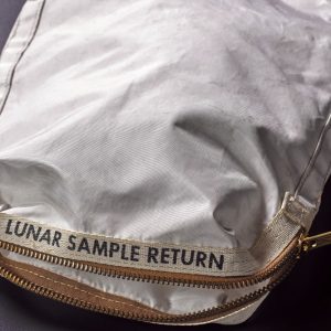 Die Tasche des Astronauten Neil Armstrong wird in New York versteigert