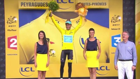 سباق فرنسا للدراجات: Aru yellow jersey