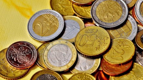 La Catalogna frena l’euro, Bitcoin crolla, Milano al record di Ipo