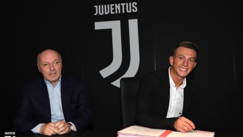 Juve berjalan di bursa dengan Bernardeschi