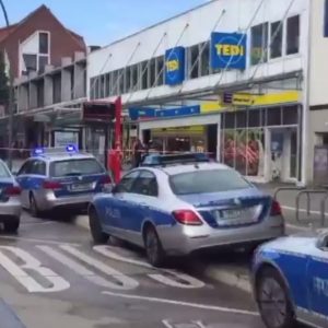 Amburgo: attacco in un supermarket