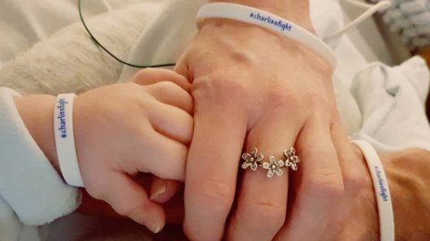 Marea Britanie, micul Charlie Gard a murit