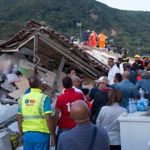 Ischia ve yetkisiz kullanım: Sivil koruma sanıkları