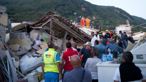 Ischia e uso não autorizado: Protecção Civil acusada