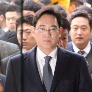 Samsung, condannato a 5 anni il vicepresidente Lee