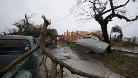 Harvey, schon 10 Tote. Trumpf in Texas