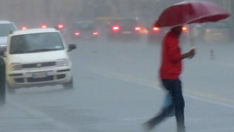 Meteo: neve a Milano, scuole chiuse a Roma e Napoli