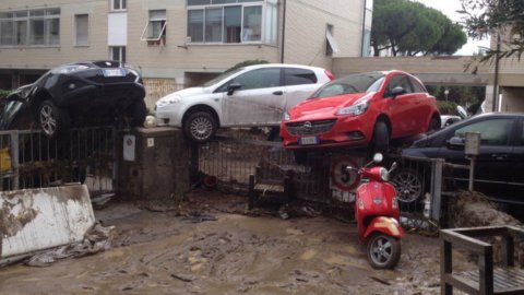 Maltempo: diversi morti in Toscana (VIDEO)