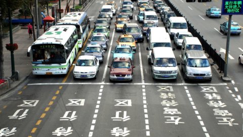 Auto, Cina verso addio a diesel e benzina