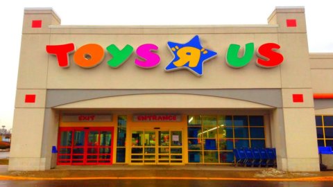 খেলনা, দেউলিয়া হওয়ার জন্য Toys'R Us ফাইল