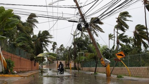Porto Riko: Baraj çöktü, sel uyarısı